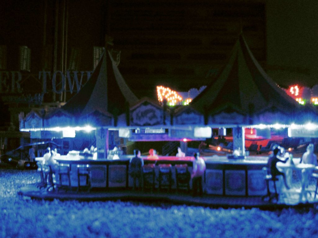 Bar bei Nacht